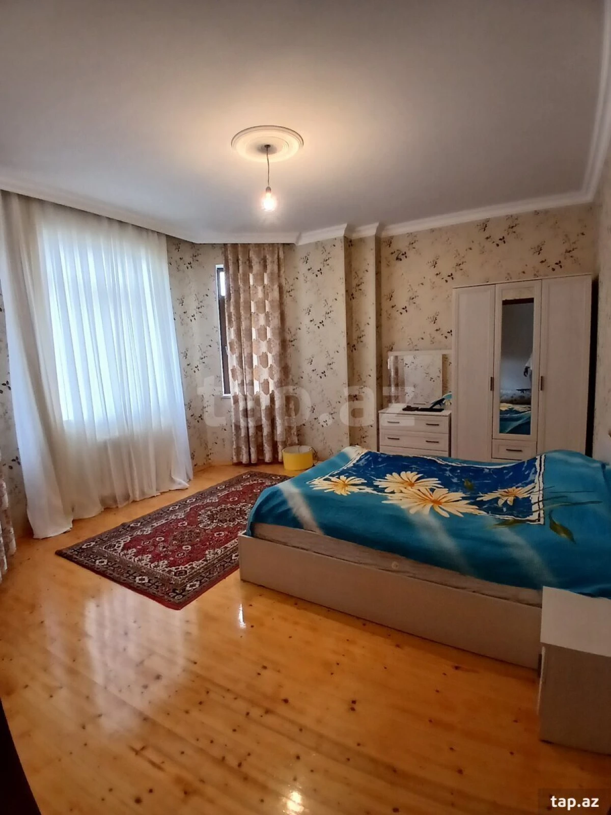 Satılır 9 otaqlı həyət evi