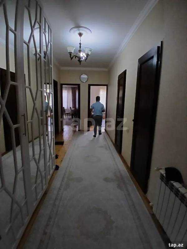 Satılır 9 otaqlı həyət evi