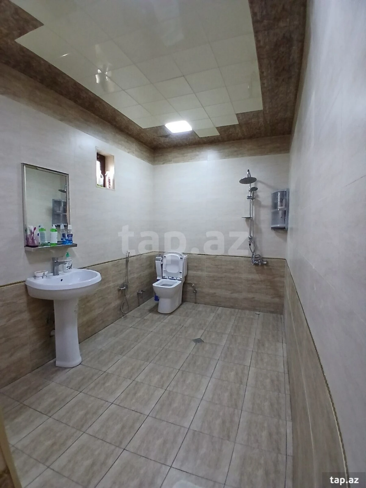 Satılır 9 otaqlı həyət evi