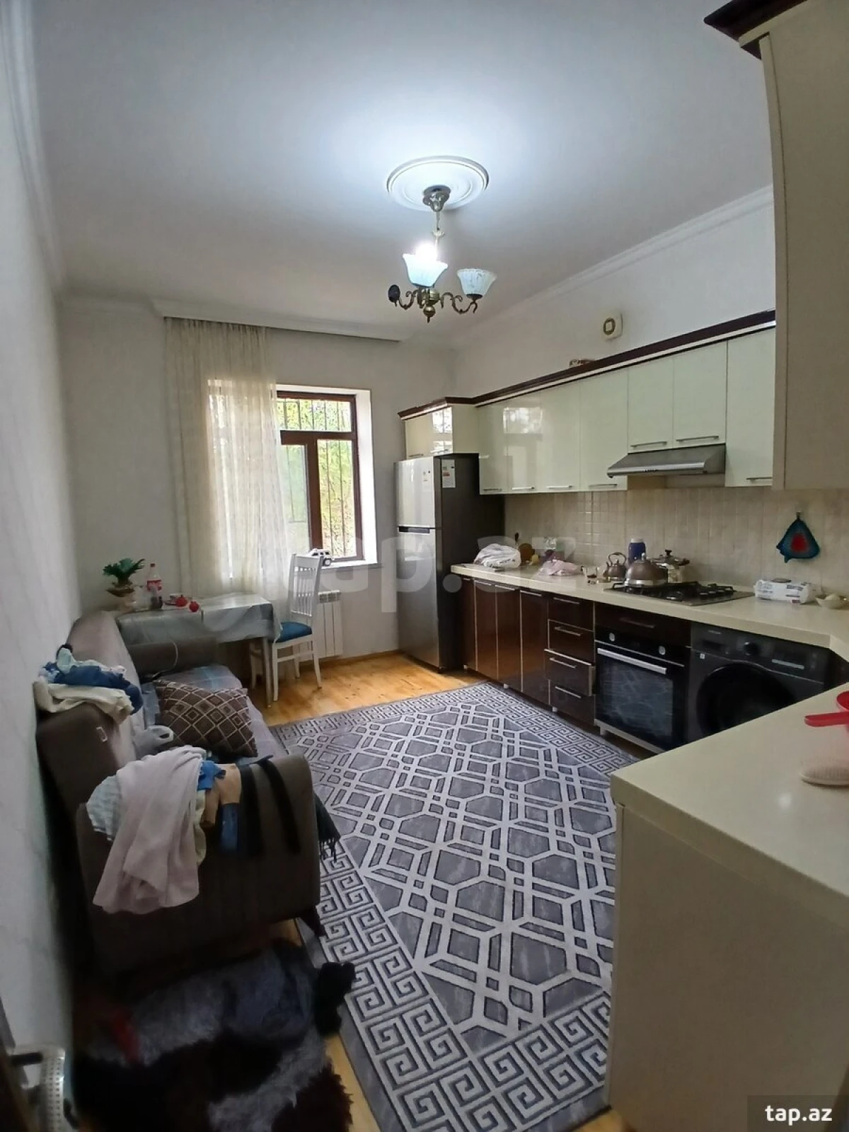 Satılır 9 otaqlı həyət evi