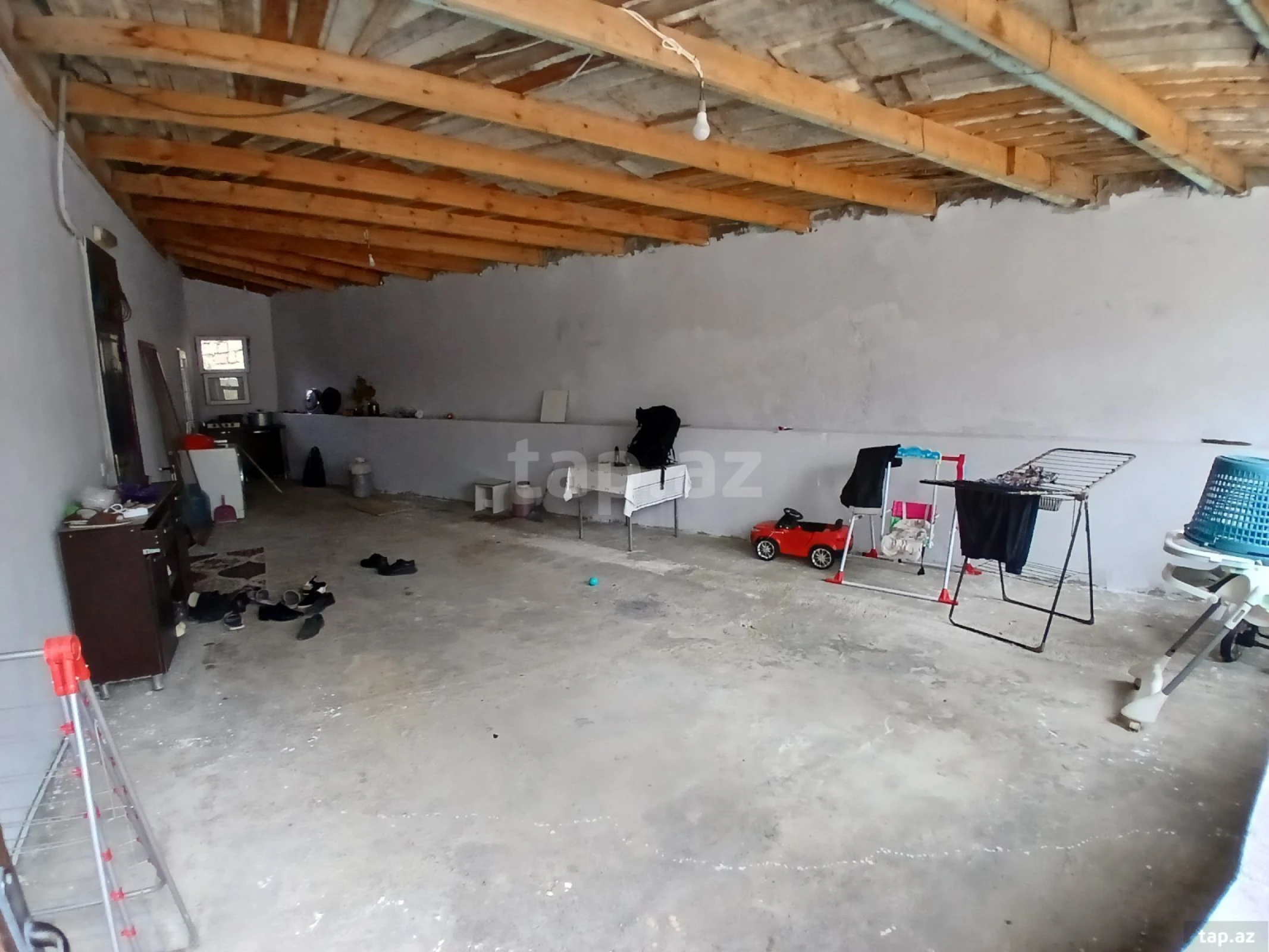 Satılır 9 otaqlı həyət evi