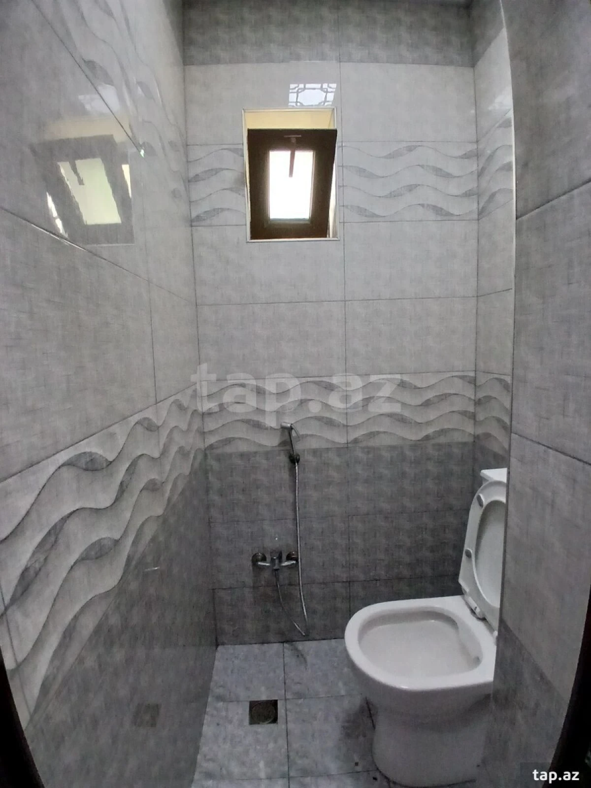 Satılır 9 otaqlı həyət evi