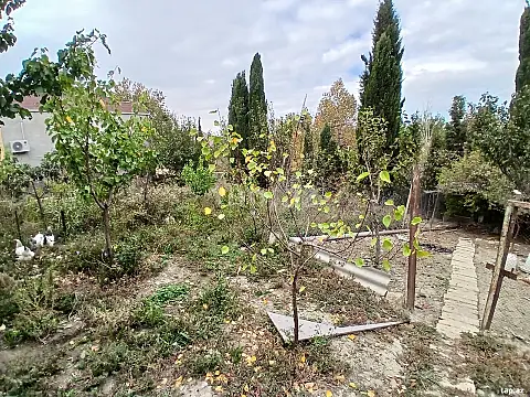 Satılır 9 otaqlı həyət evi