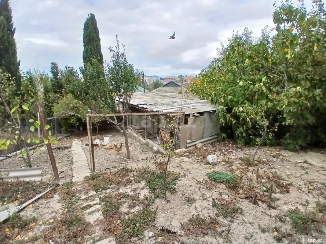 Satılır 9 otaqlı həyət evi