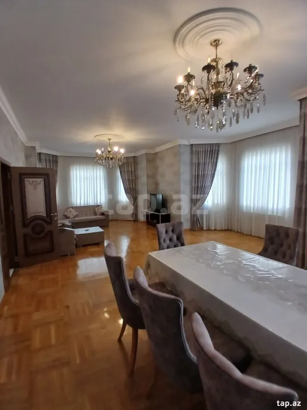 Satılır 9 otaqlı həyət evi