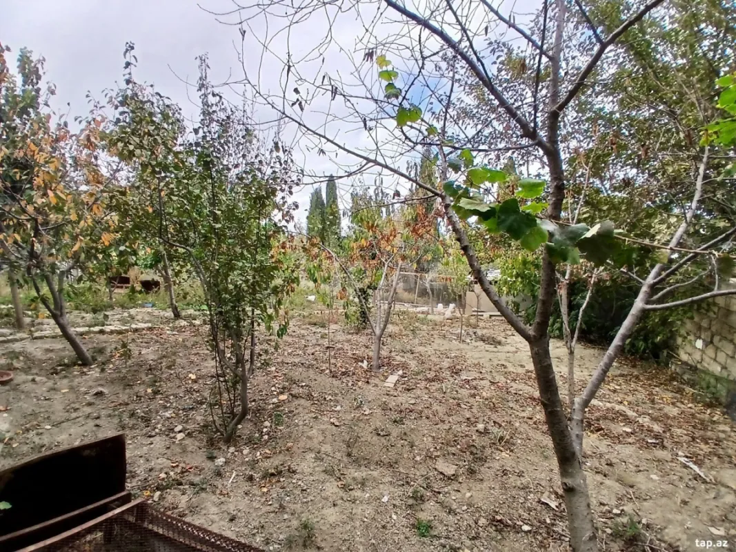 Satılır 9 otaqlı həyət evi