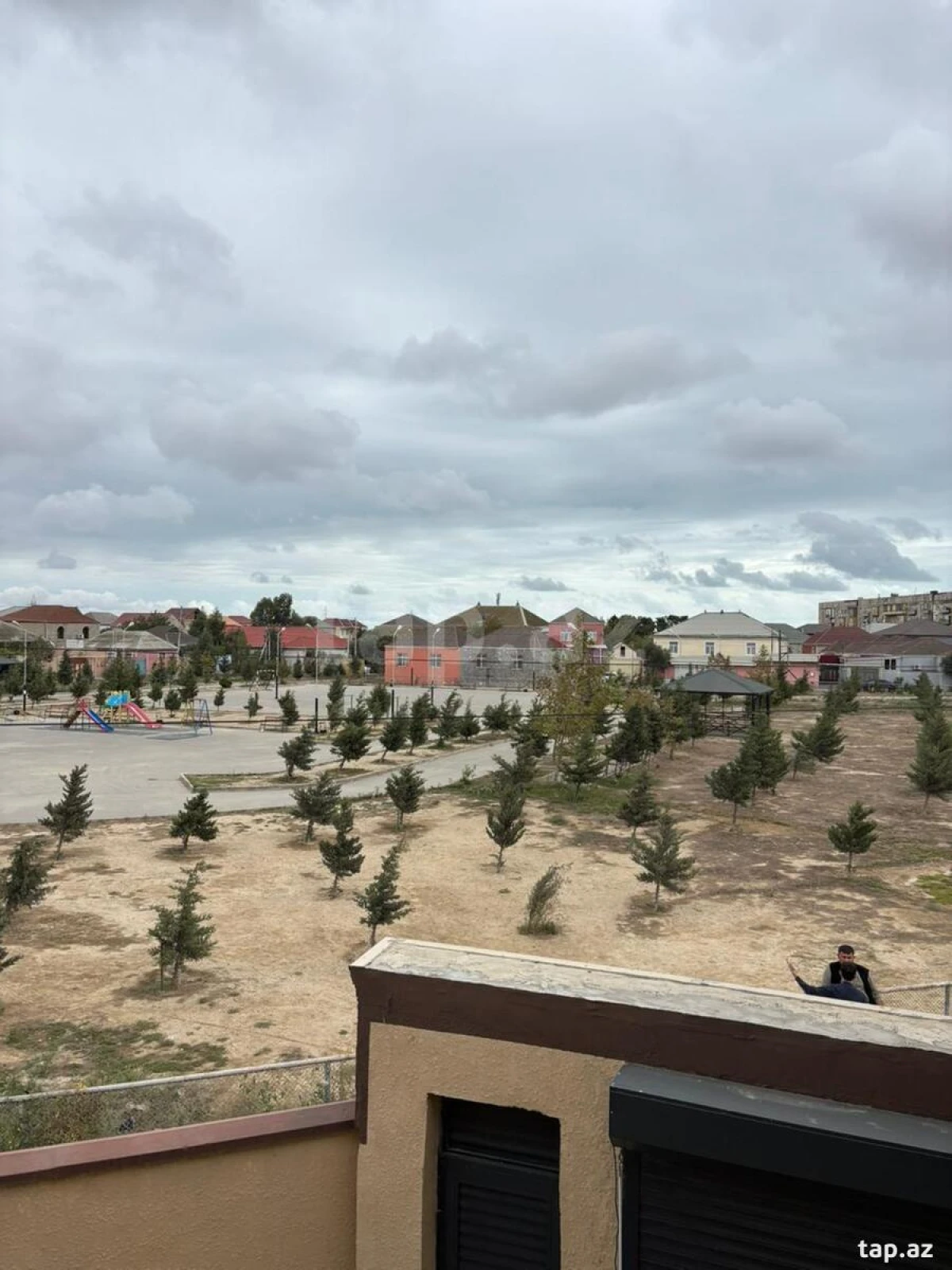 Satılır 5 otaqlı həyət evi