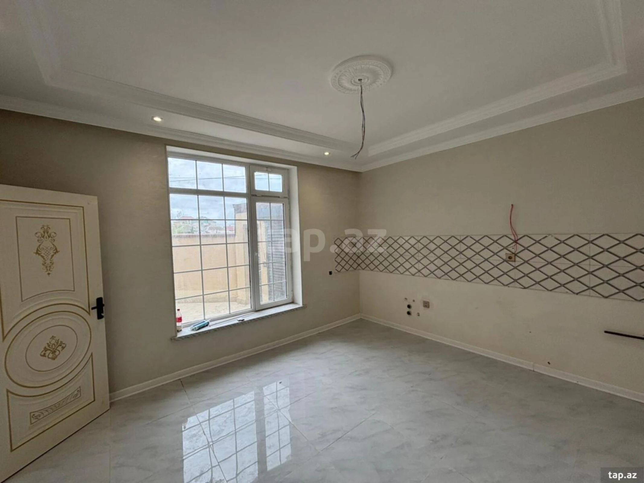 Satılır 5 otaqlı həyət evi