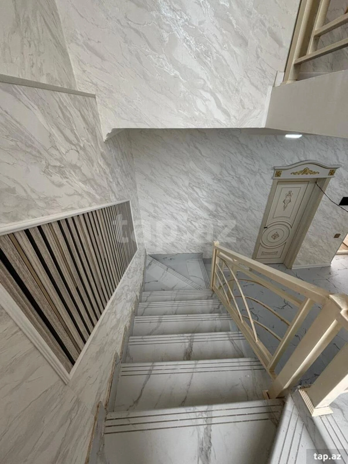 Satılır 5 otaqlı həyət evi