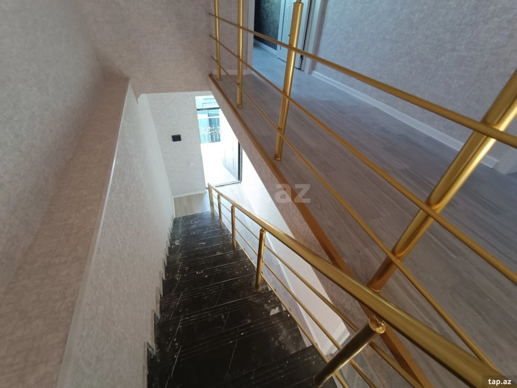 Satılır 5 otaqlı həyət evi