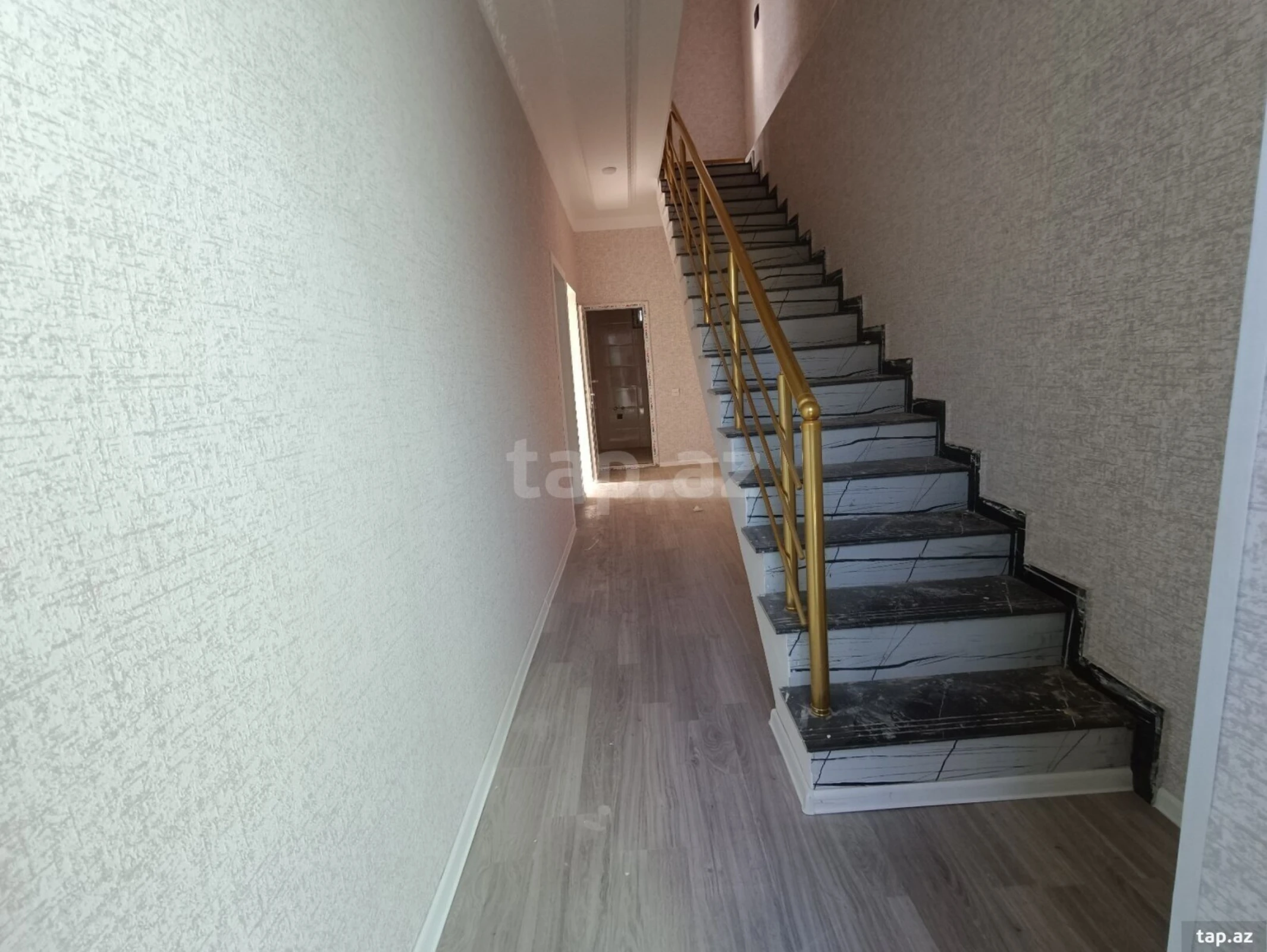 Satılır 5 otaqlı həyət evi