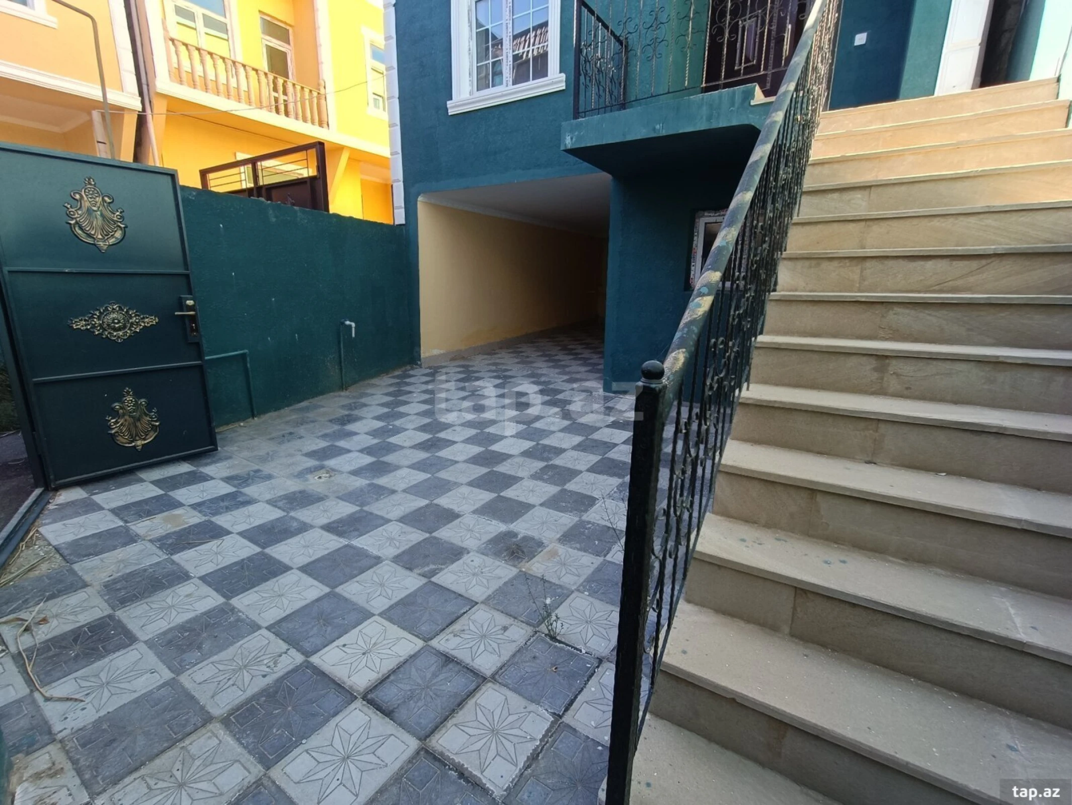 Satılır 5 otaqlı həyət evi