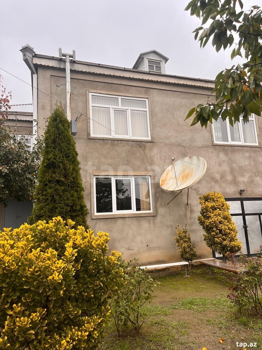 Satılır 4 otaqlı həyət evi 250 m²