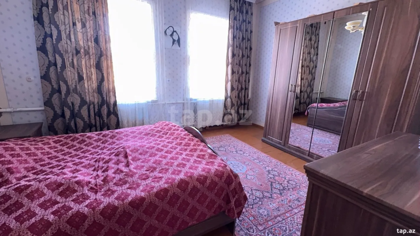 Satılır 4 otaqlı həyət evi