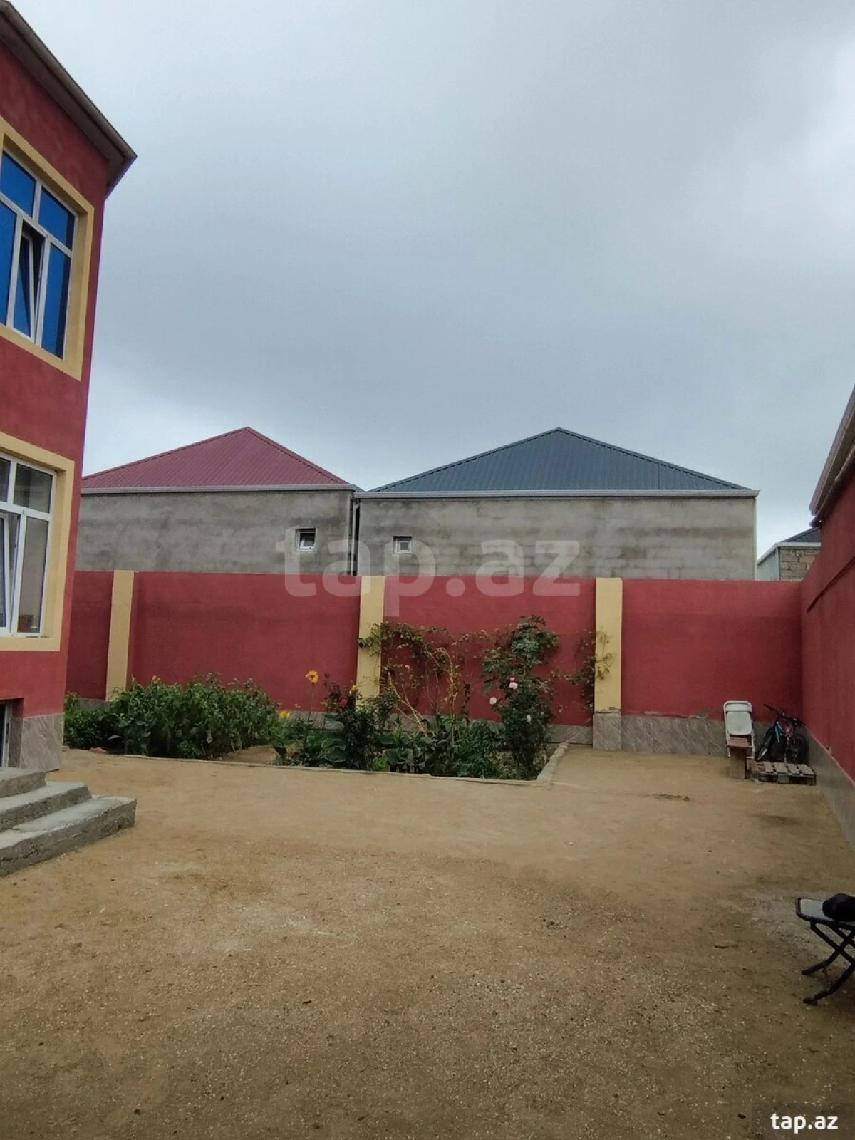 Satılır 4 otaqlı həyət evi