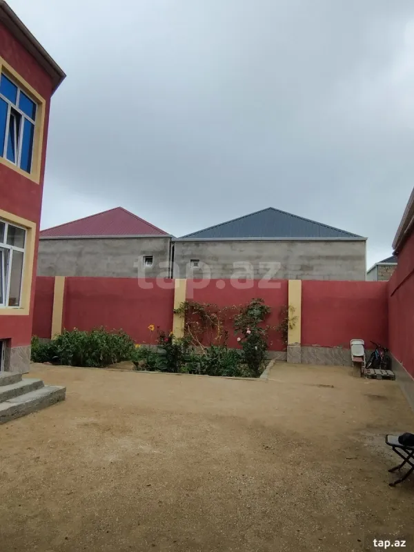 Satılır 4 otaqlı həyət evi