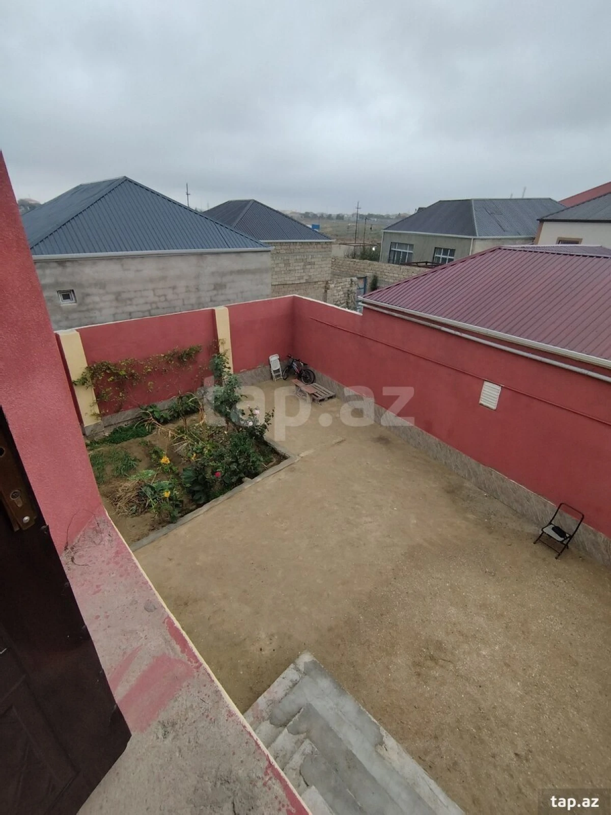 Satılır 4 otaqlı həyət evi