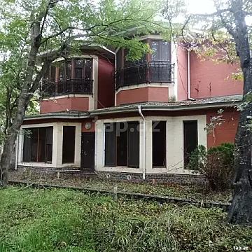 Satılır 8 otaqlı həyət evi 1000 m²
