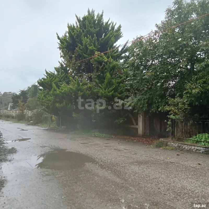 Satılır 8 otaqlı həyət evi 1000 m²