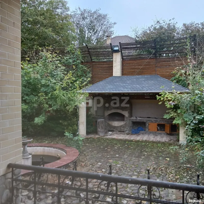 Satılır 8 otaqlı həyət evi 1000 m²