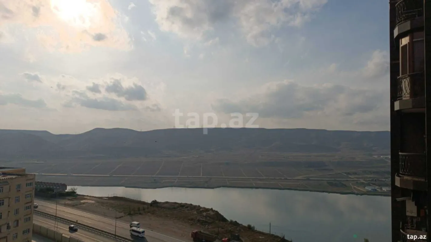 Satılır 3 otaqlı yeni tikili 130 m²