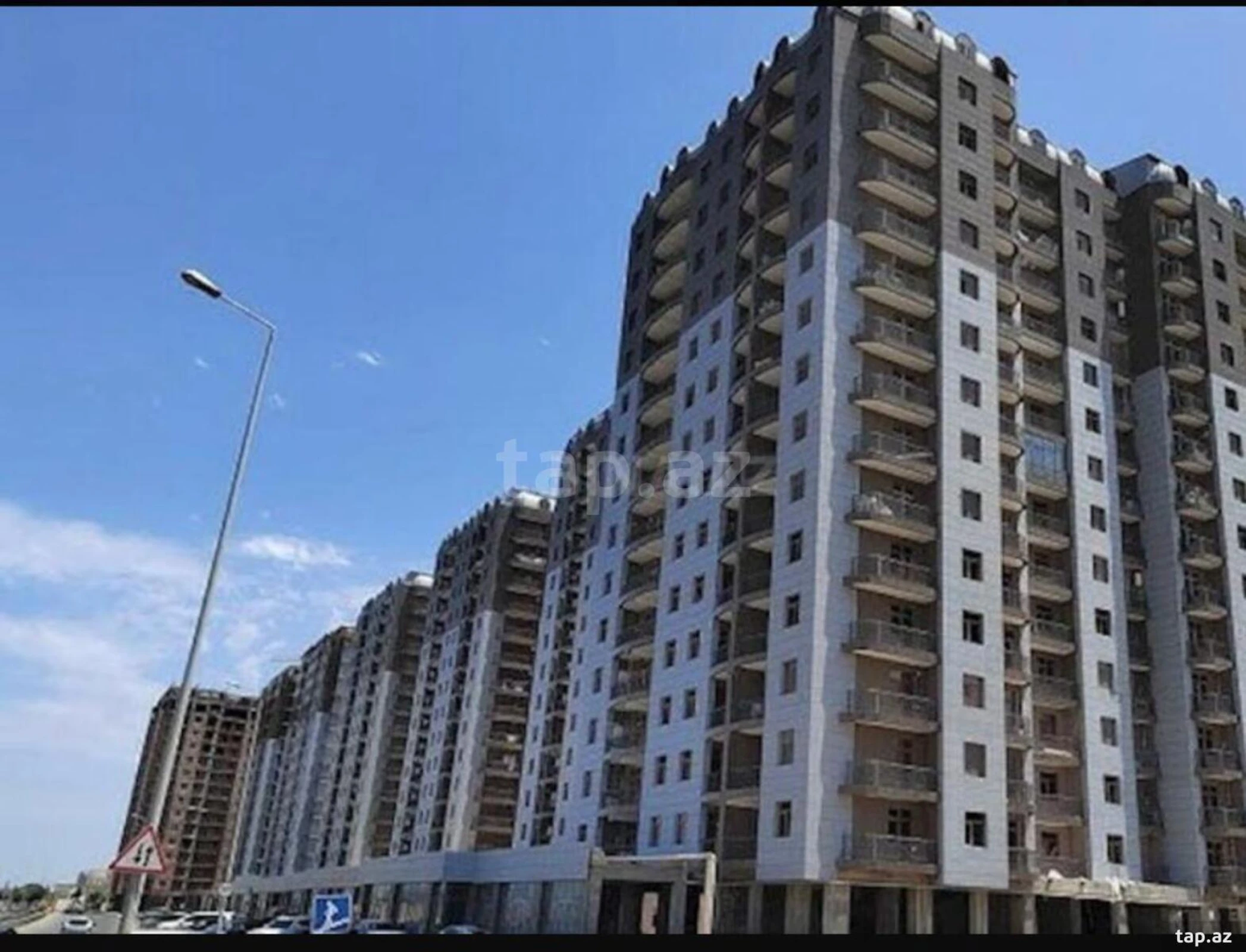 Satılır 3 otaqlı yeni tikili 130 m²