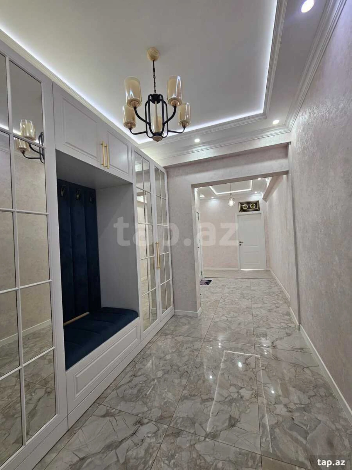 Satılır 3 otaqlı yeni tikili 130 m²