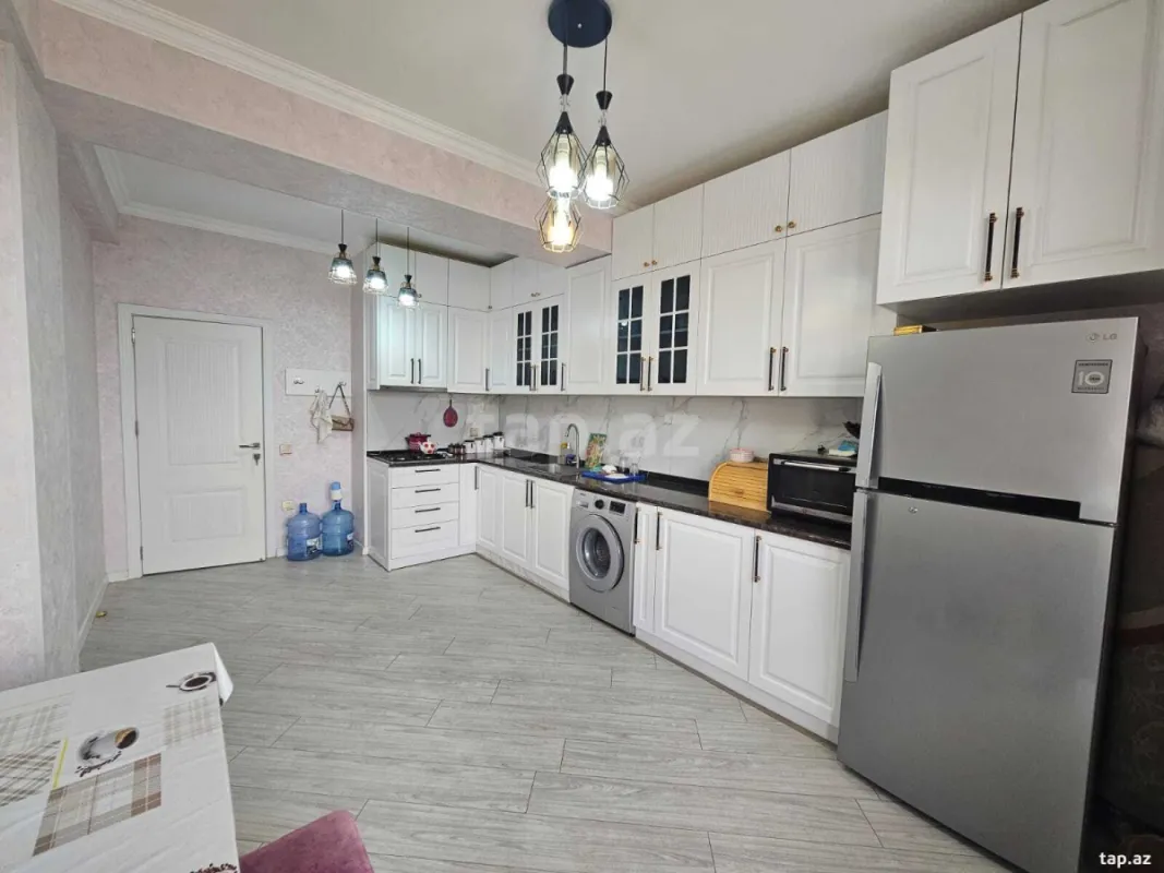 Satılır 3 otaqlı yeni tikili 130 m²