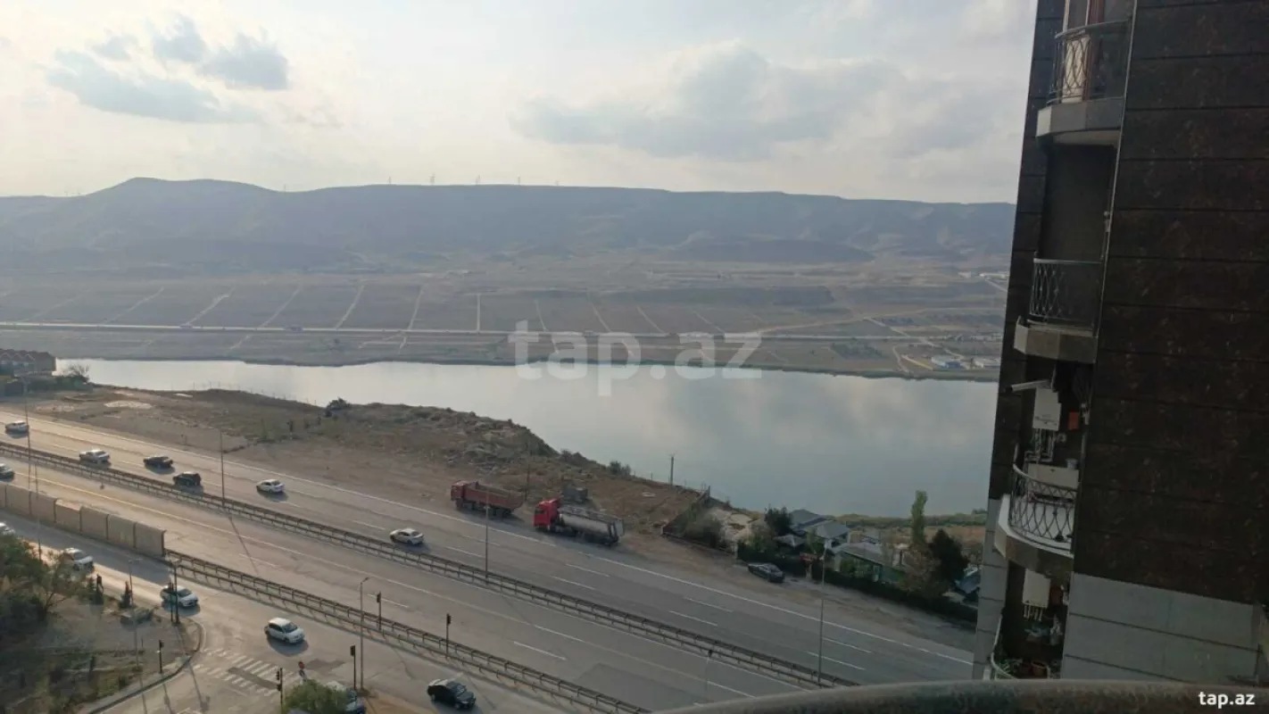 Satılır 3 otaqlı yeni tikili 130 m²