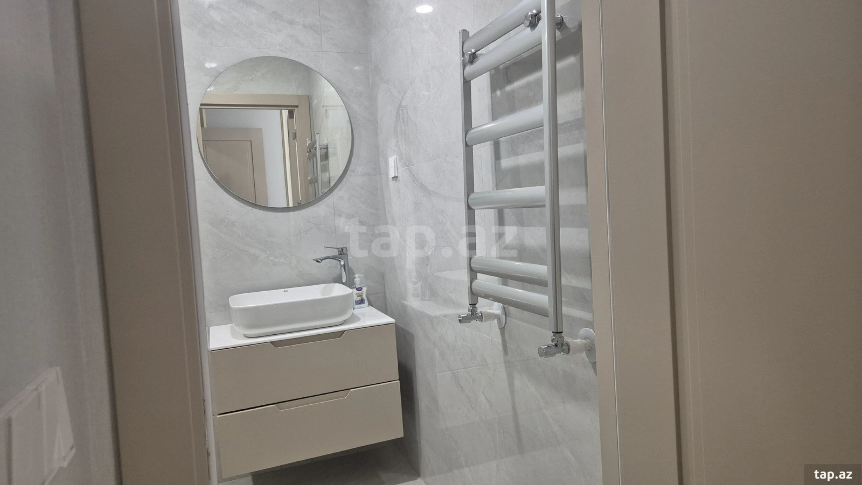 Kirayə verilir 2 otaqlı yeni tikili 77 m²