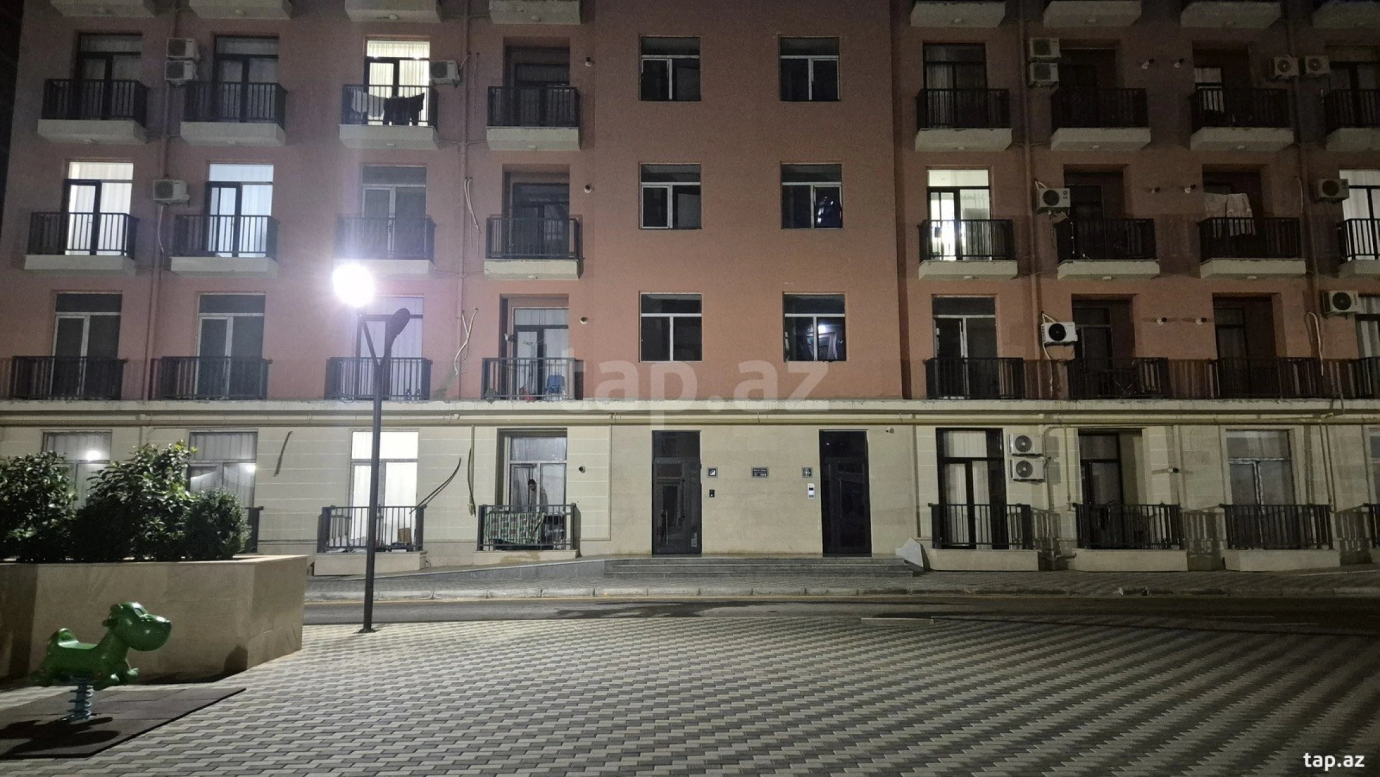 Kirayə verilir 2 otaqlı yeni tikili 77 m²