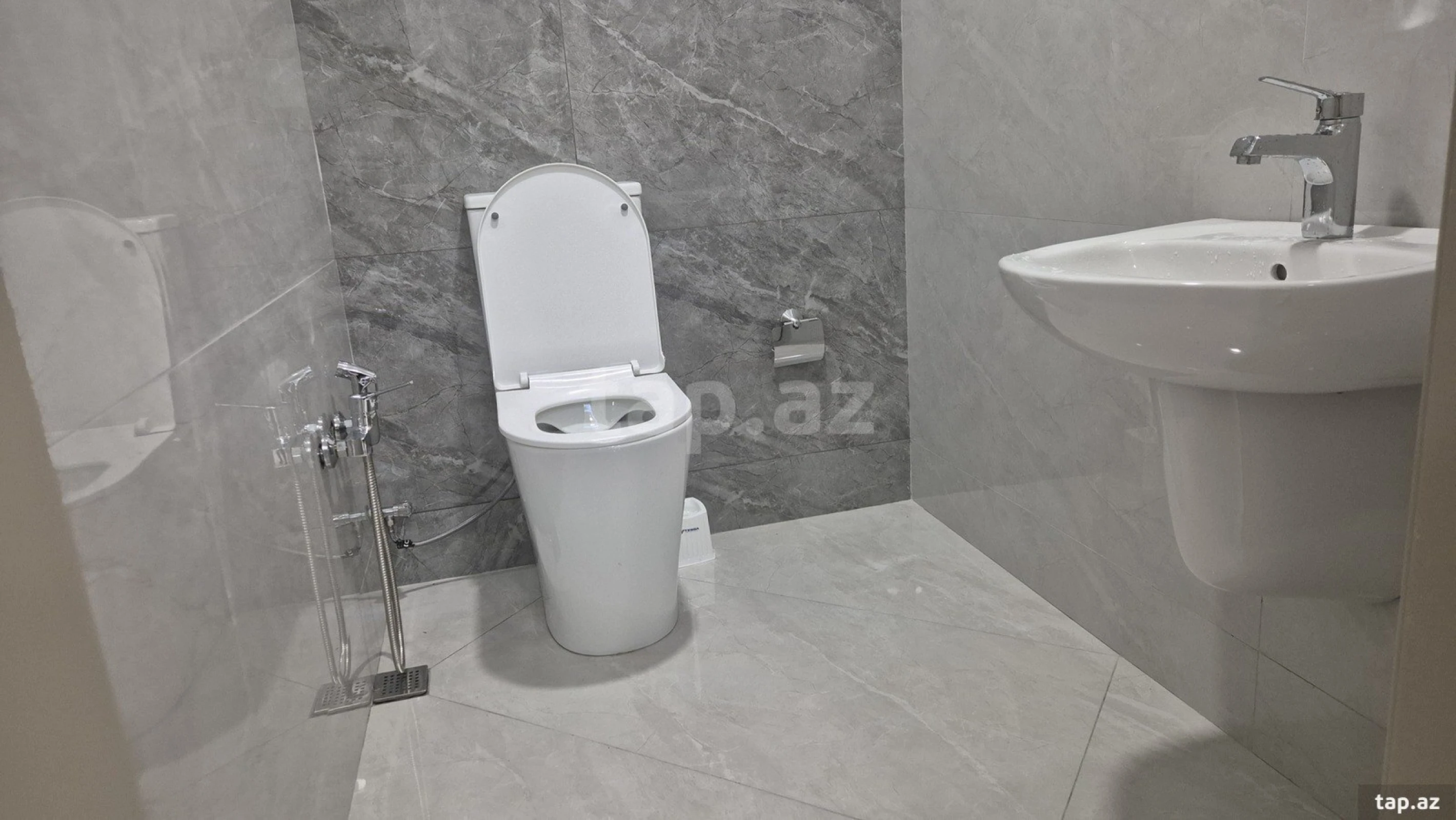 Kirayə verilir 2 otaqlı yeni tikili 77 m²