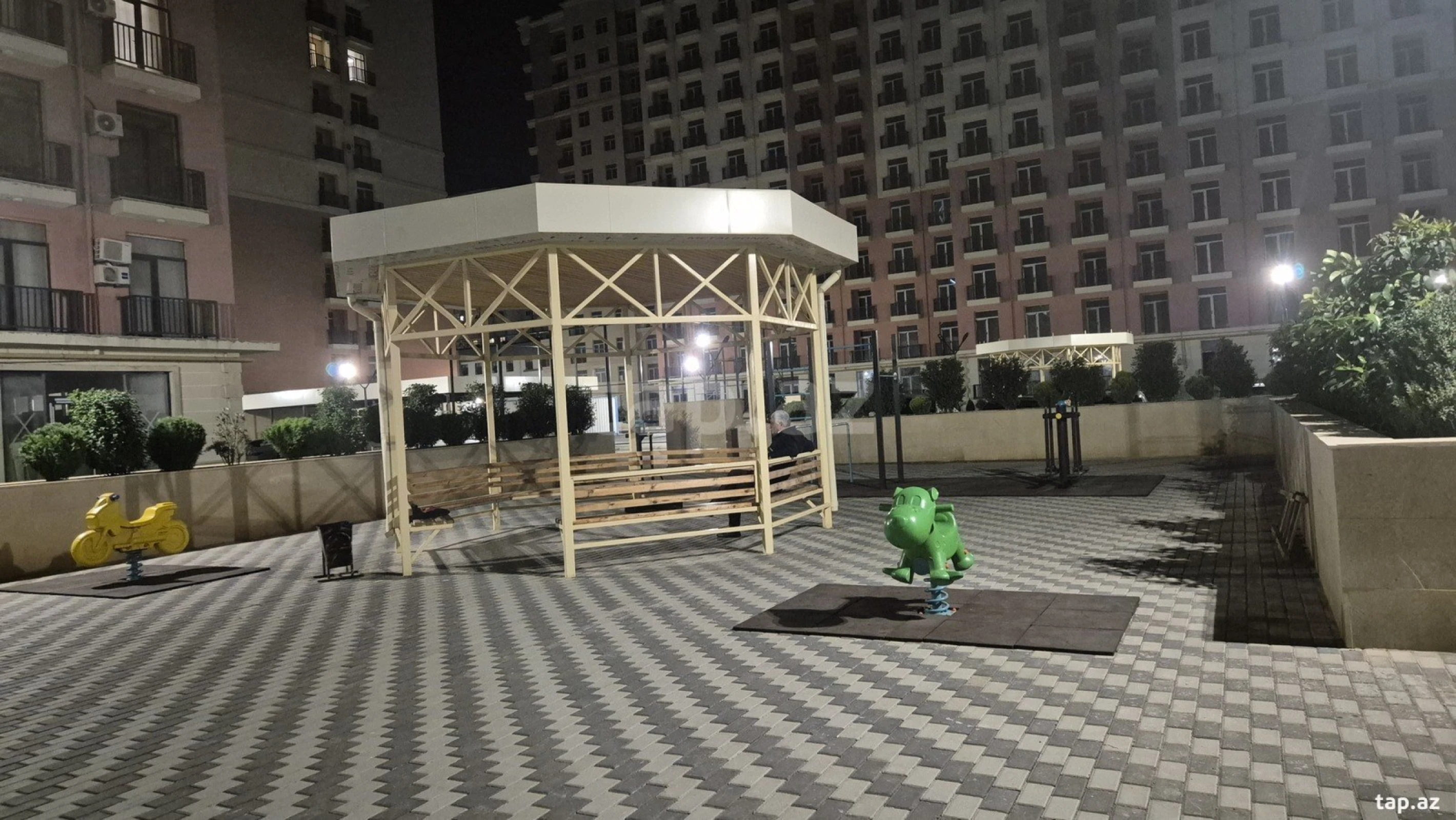 Kirayə verilir 2 otaqlı yeni tikili 77 m²