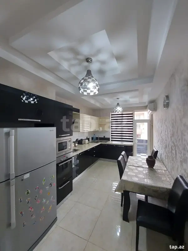 Satılır 3 otaqlı yeni tikili 150 m²