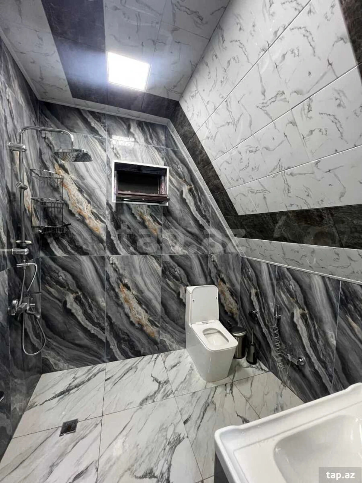 Kirayə verilir 3 otaqlı həyət evi