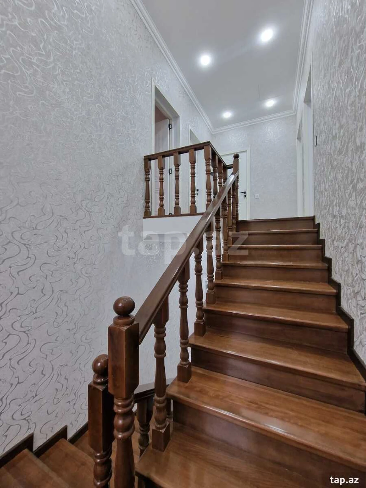 Satılır 5 otaqlı həyət evi