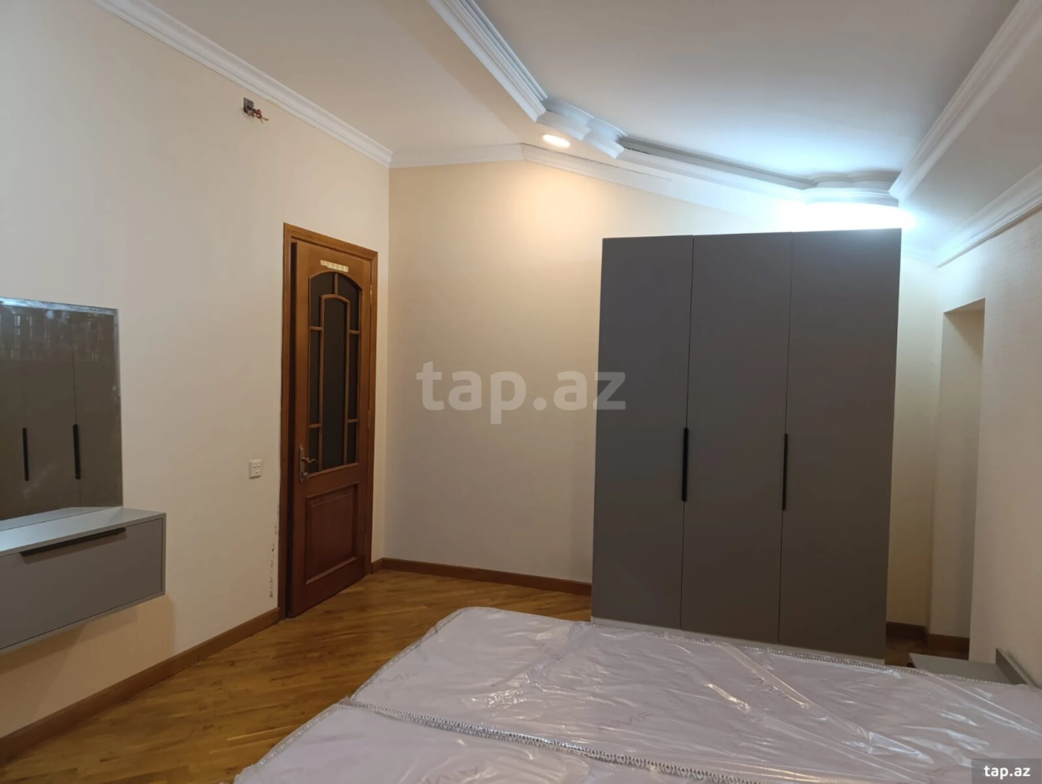 Kirayə verilir 3 otaqlı yeni tikili 130 m²