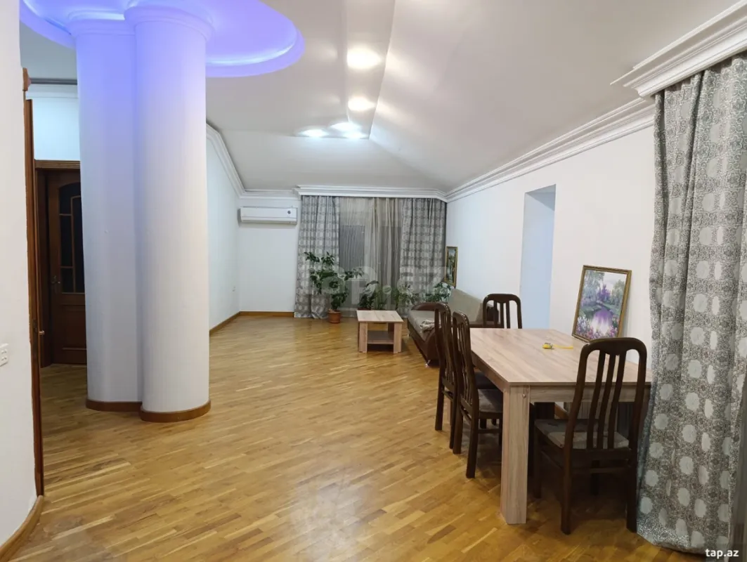 Kirayə verilir 3 otaqlı yeni tikili 130 m²