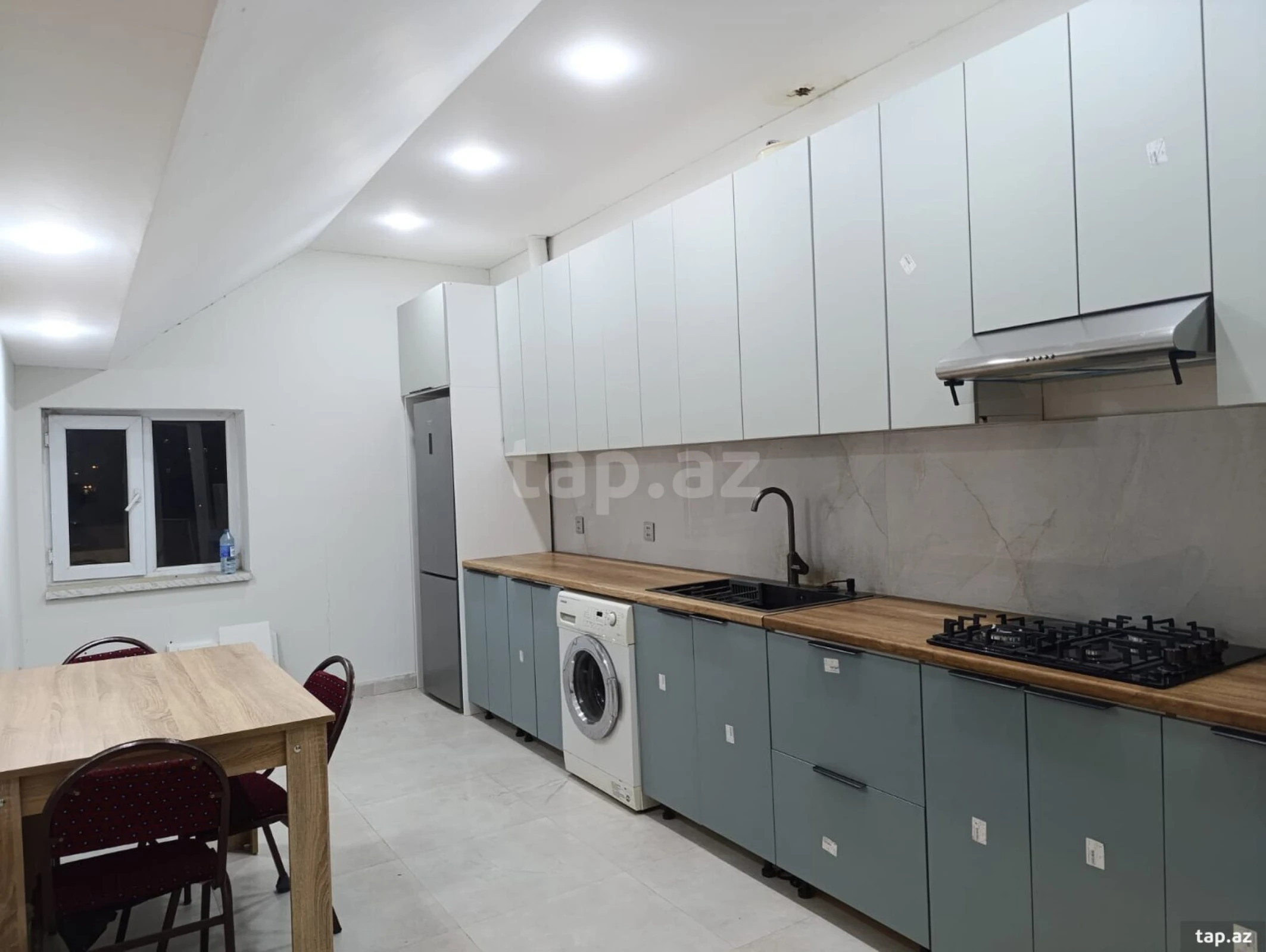 Kirayə verilir 3 otaqlı yeni tikili 130 m²