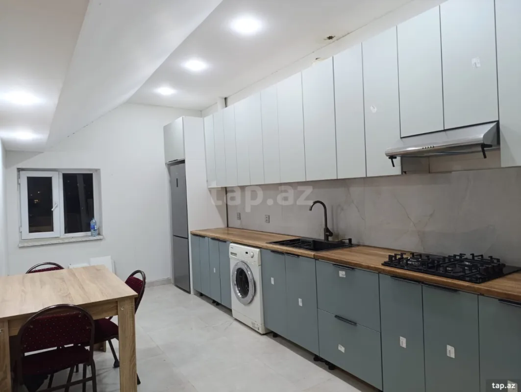 Kirayə verilir 3 otaqlı yeni tikili 130 m²