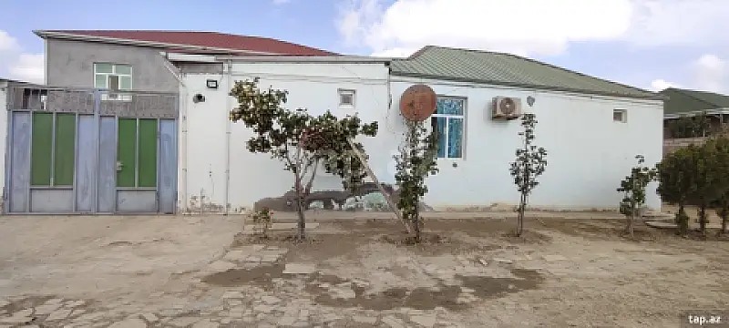 Satılır 3 otaqlı həyət evi