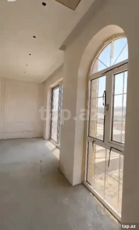 Satılır 12 otaqlı həyət evi 600 m²