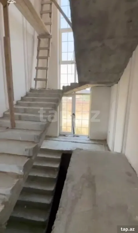 Satılır 12 otaqlı həyət evi 600 m²