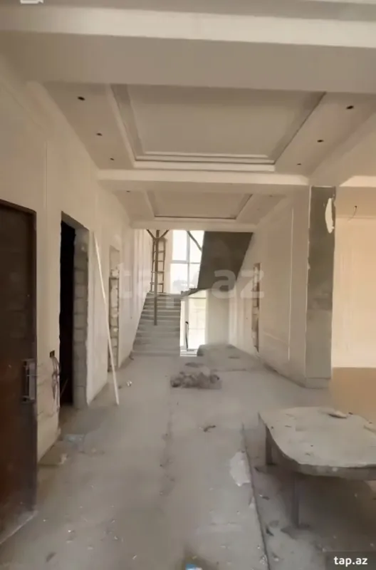 Satılır 12 otaqlı həyət evi 600 m²