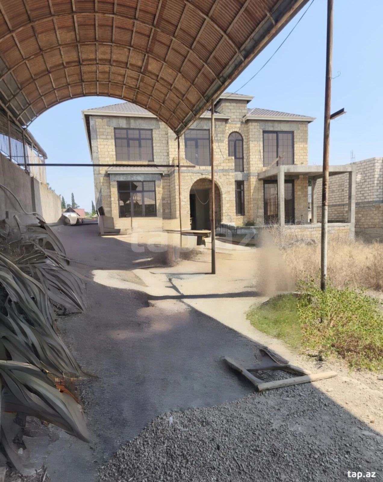 Satılır 12 otaqlı həyət evi 600 m²