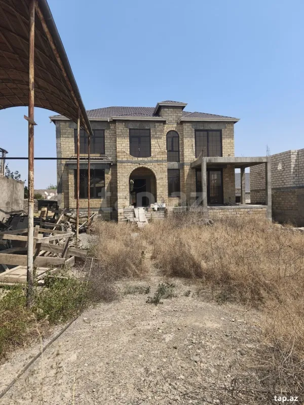 Satılır 12 otaqlı həyət evi 600 m²