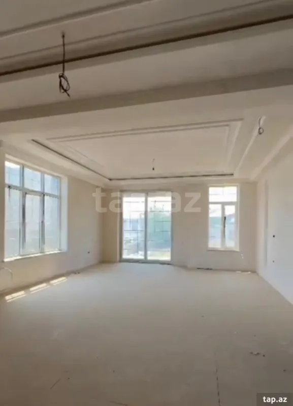 Satılır 12 otaqlı həyət evi 600 m²