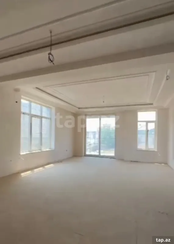 Satılır 12 otaqlı həyət evi 600 m²