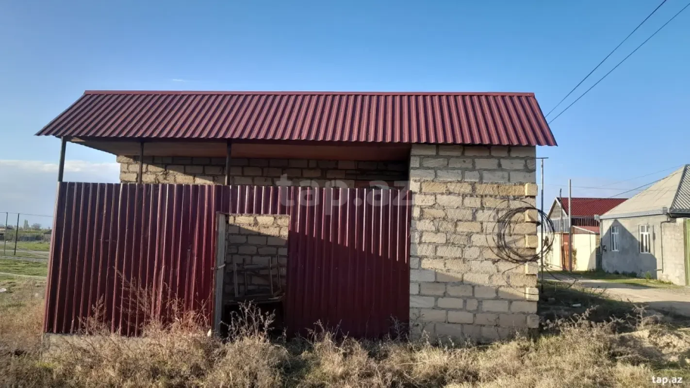 Satılır 2 otaqlı həyət evi 800 m²