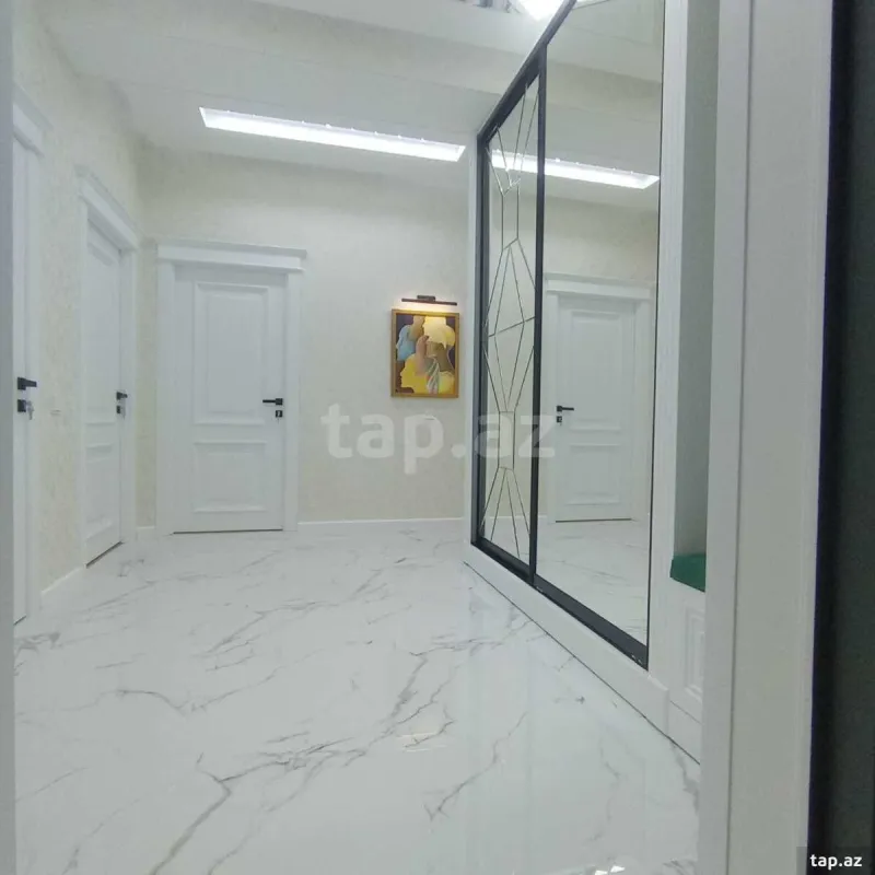 Satılır 3 otaqlı yeni tikili 130 m²